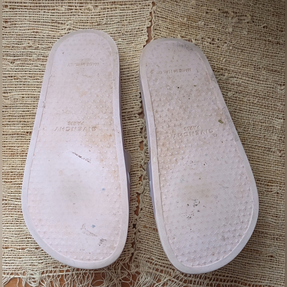 AUTHENTIC: Givenchy Logo Slide Sandal (Women) - Lilac Size 6 US - Picture 3 of 3